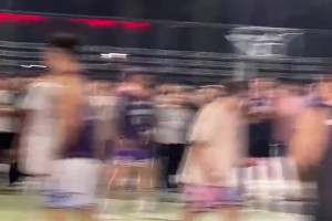 在野球场也到这样的跳投大神，你要怎么防？